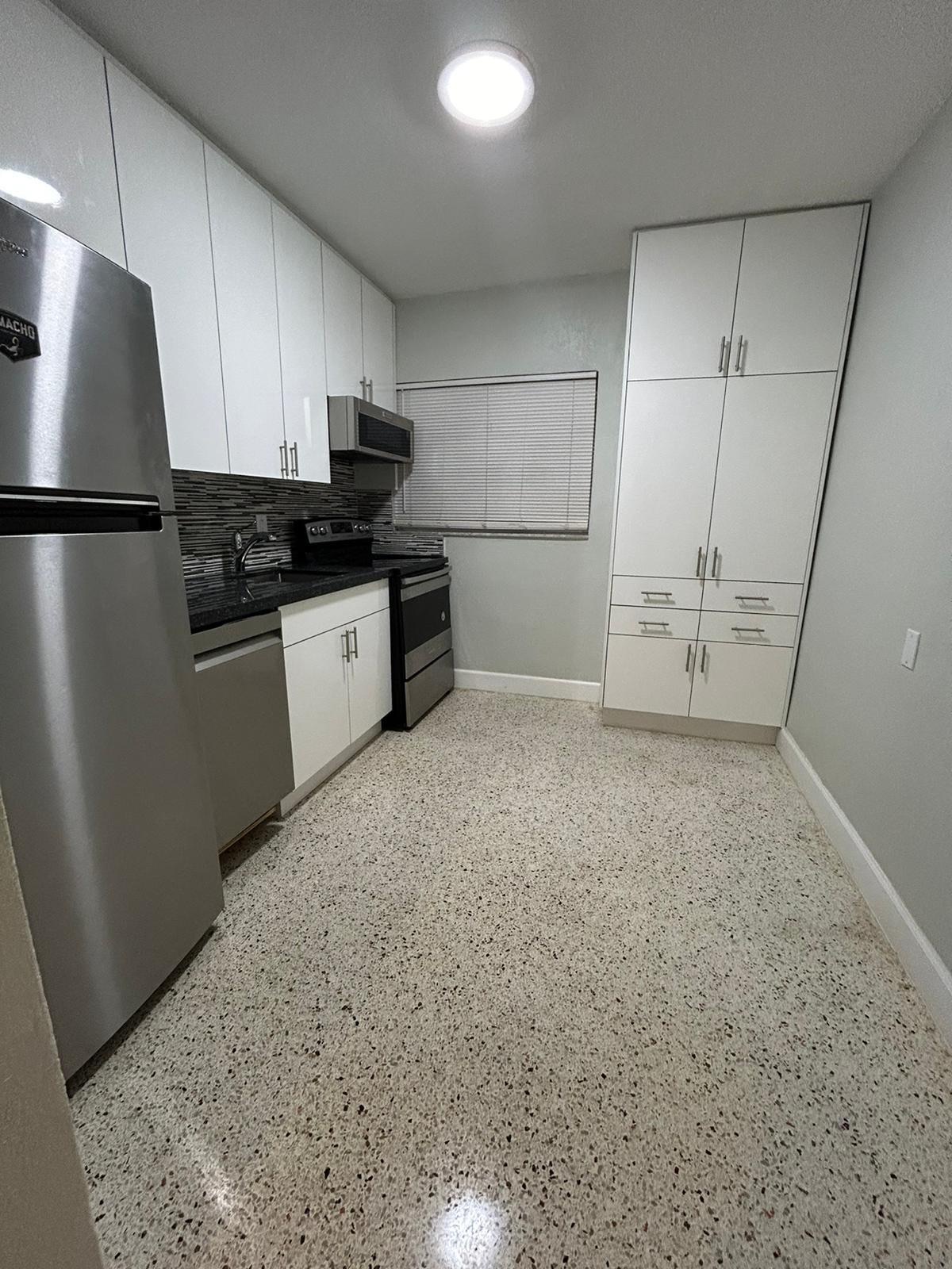 Oportunidad única, Apartamento 2h 1b 1p en La Pequeña Habana · $ 1.975 · Thays León | Asesora Inmobiliaria 8