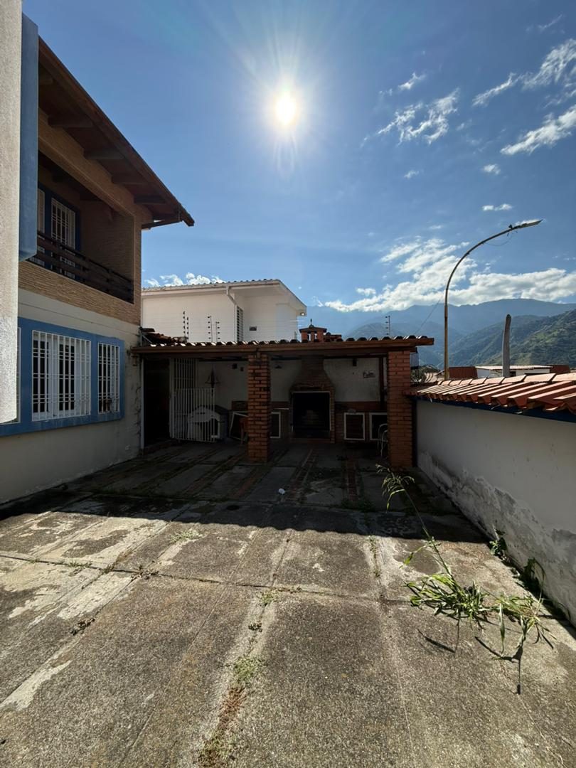 Quinta en Urb. Las Tapias, (6) habitaciones..   Mérida   M6-20 · $ 180.000 · Thays León  | Asesora Inmobiliaria 16