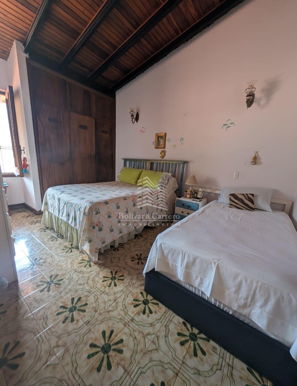 Quinta de 2 niveles. Av. Andrés Bello,  Urb. San Cristóbal. Mérida. Vzla.   M-41 · $ 140.000 · Thays León  | Asesora Inmobiliaria 23