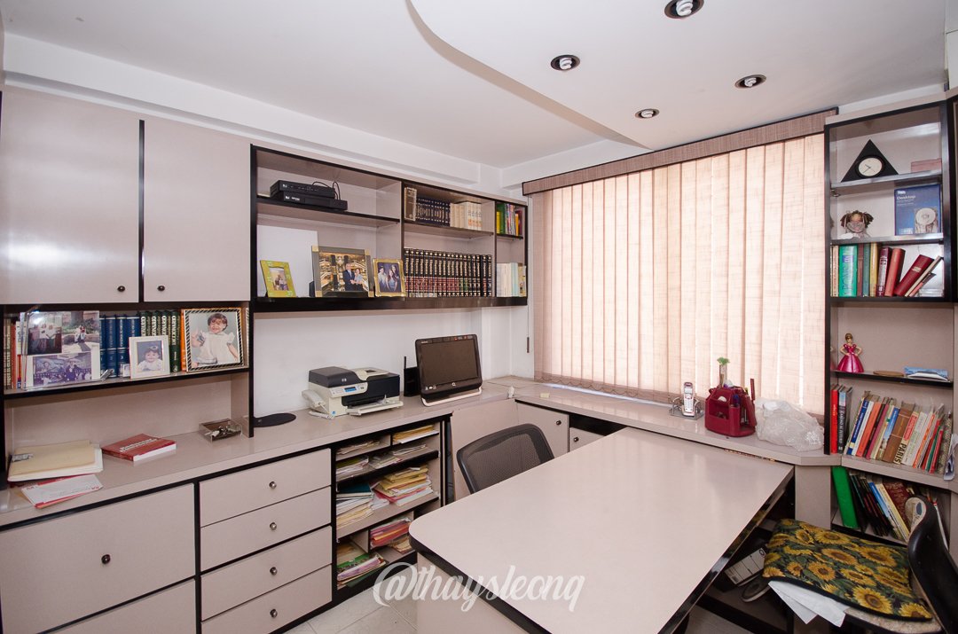Casa de 4 niveles , con vista al Ávila en Urb. Miranda, Caracas. (Tanque de agua 15mil Ltrs.) · $ 275.000 · Thays León | Asesora Inmobiliaria 33