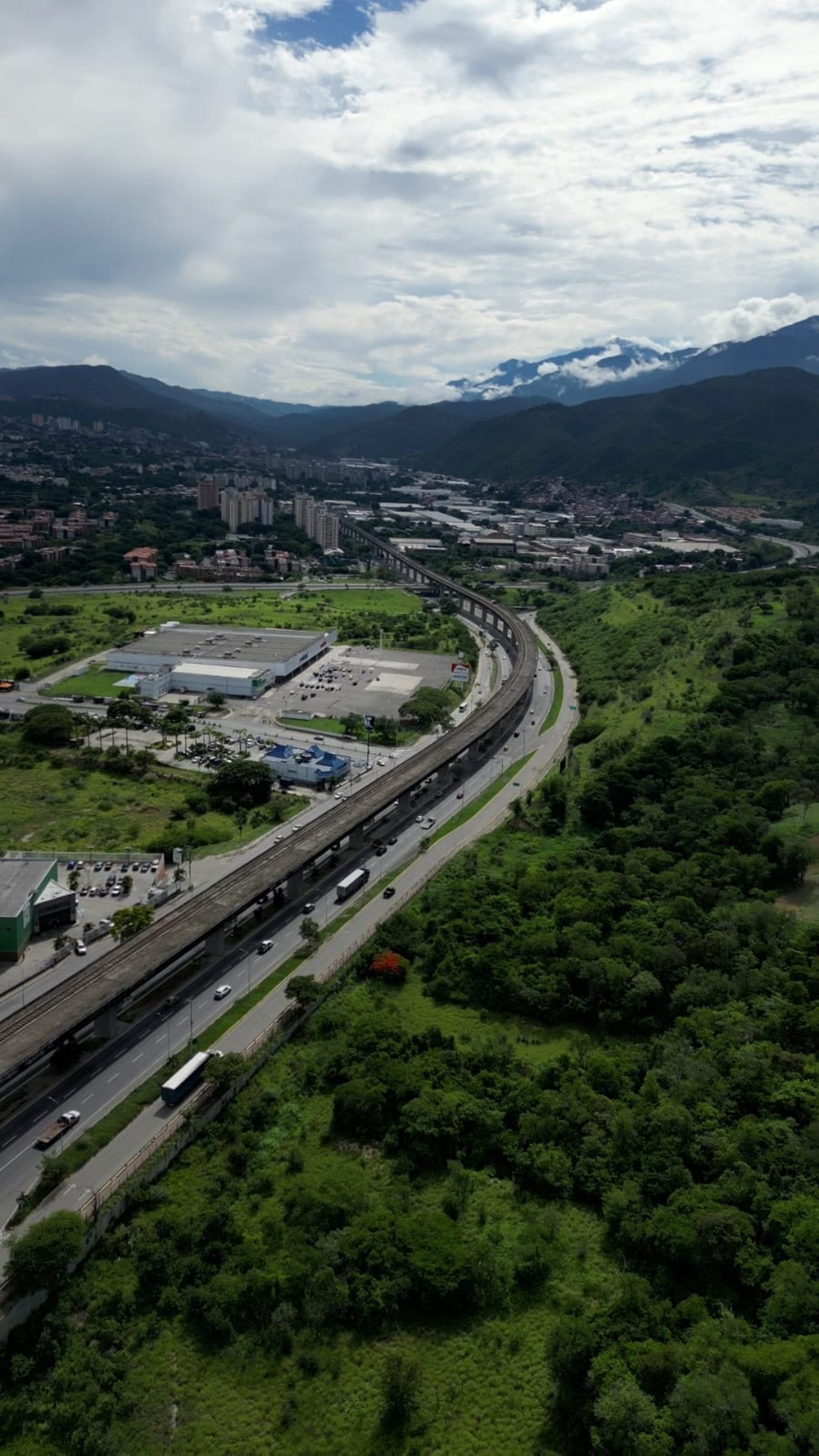 Terreno Top en Guarenas frente a Makro y Farmatodo. (M2: 53..351 ) Venezuela. · $ 2.000.000 · Thays León  | Asesora Inmobiliaria 6