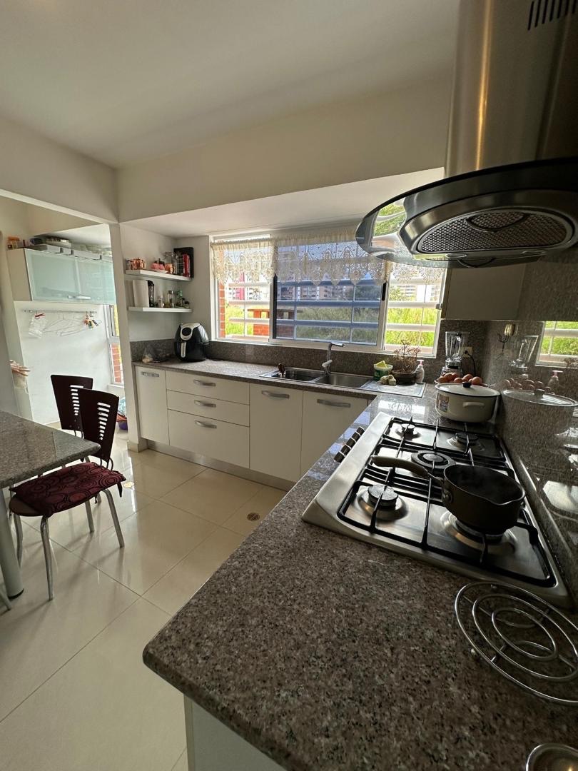 Apartamento en Residencias Vista Real . Av. Las Américas. Mérida, Venezuela. · $ 200.000 · Thays León  | Asesora Inmobiliaria 21
