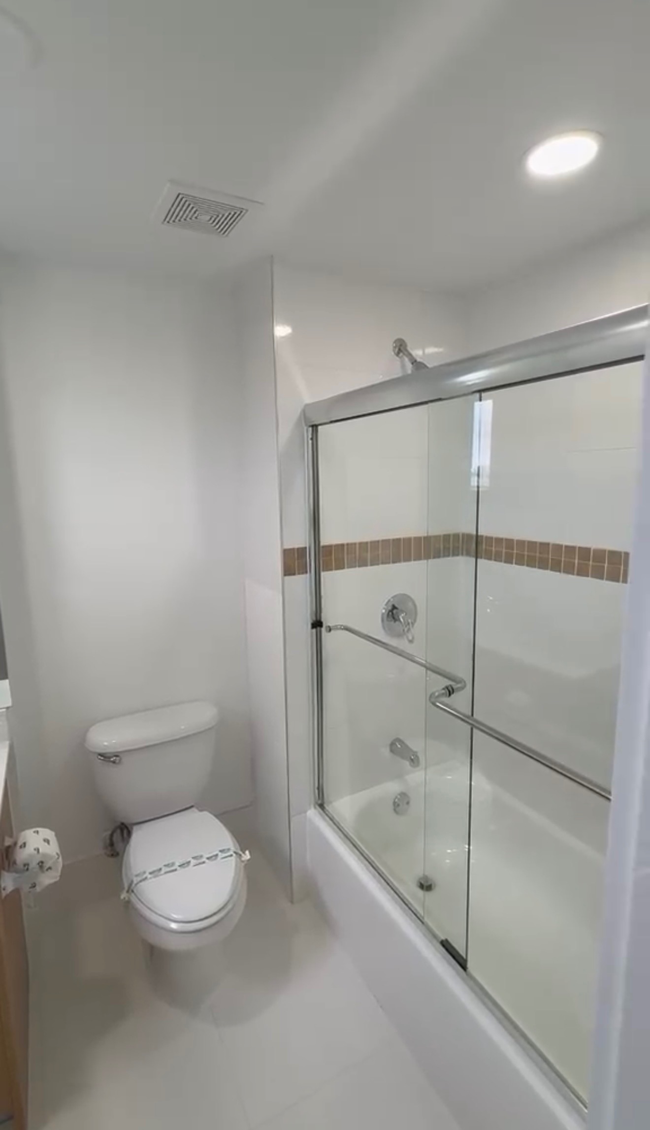 Renta Especial .:$2.100 Apto. 1h, 1.5 b 1p.   Miami. · $ 2.171 · Thays León  | Asesora Inmobiliaria 24