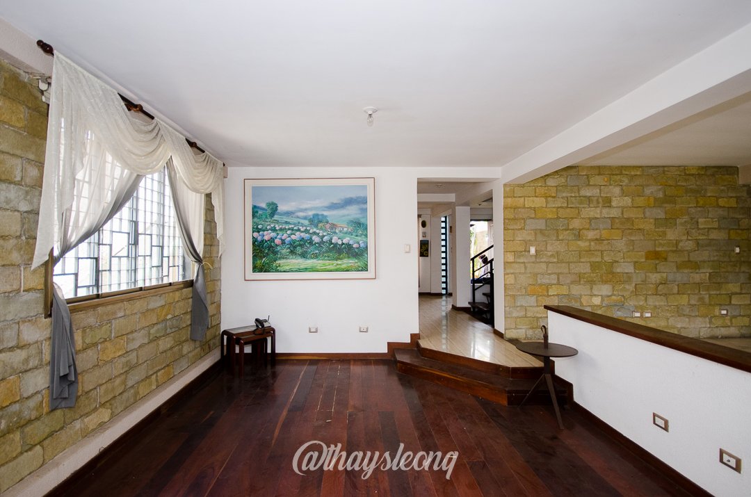 Casa de 4 niveles , con vista al Ávila en Urb. Miranda, Caracas. (Tanque de agua 15mil Ltrs.) · $ 275.000 · Thays León | Asesora Inmobiliaria 11