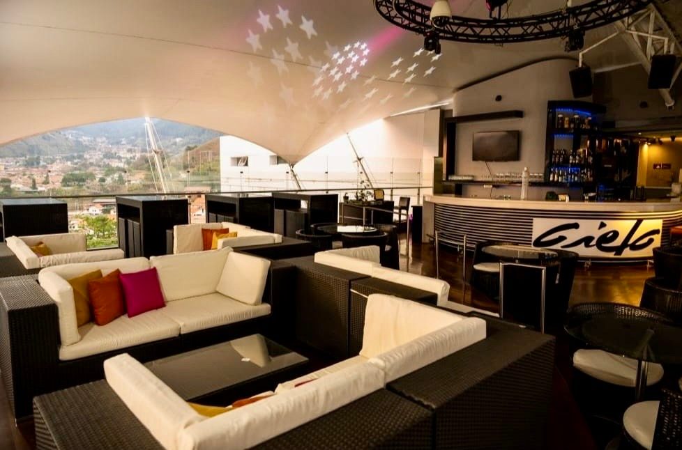Vendo Exclusivo Restobar en Mérida, Venezuela: Elegancia, Lujo y Confort .100% Operativo. · $ 475.000 · Thays León  | Asesora Inmobiliaria 8