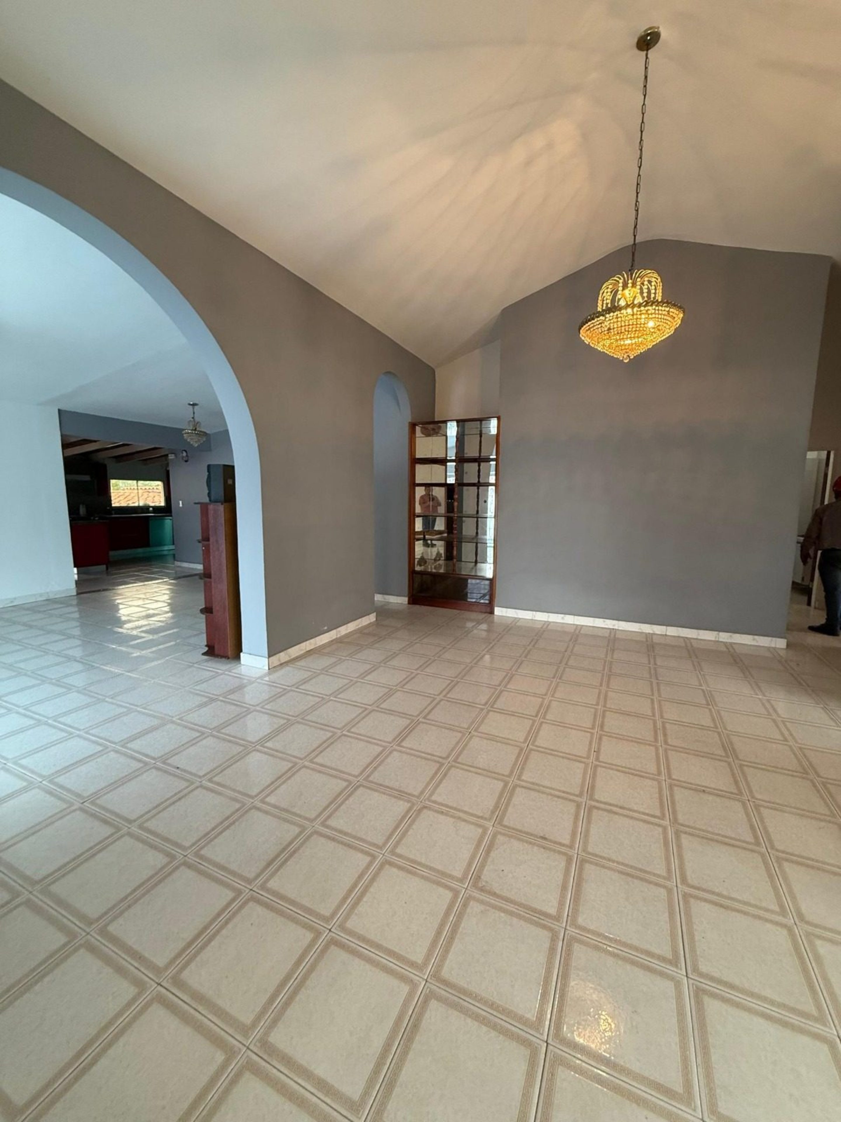 Exclusiva Casa con Gran Potencial Residencial e Inmobiliario en Urb. Santa Ana, Mérida , Venezuela M-6-37 · $ 120.000 · Thays León | Asesora Inmobiliaria 5