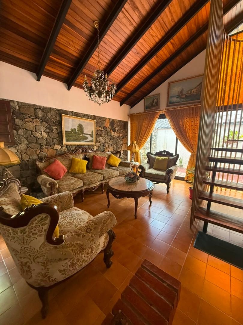 Exclusiva Quinta en Venta | Urb. Las Tapias, Mérida. Vzla. M-80 · $ 165.000 · Thays León | Asesora Inmobiliaria 7