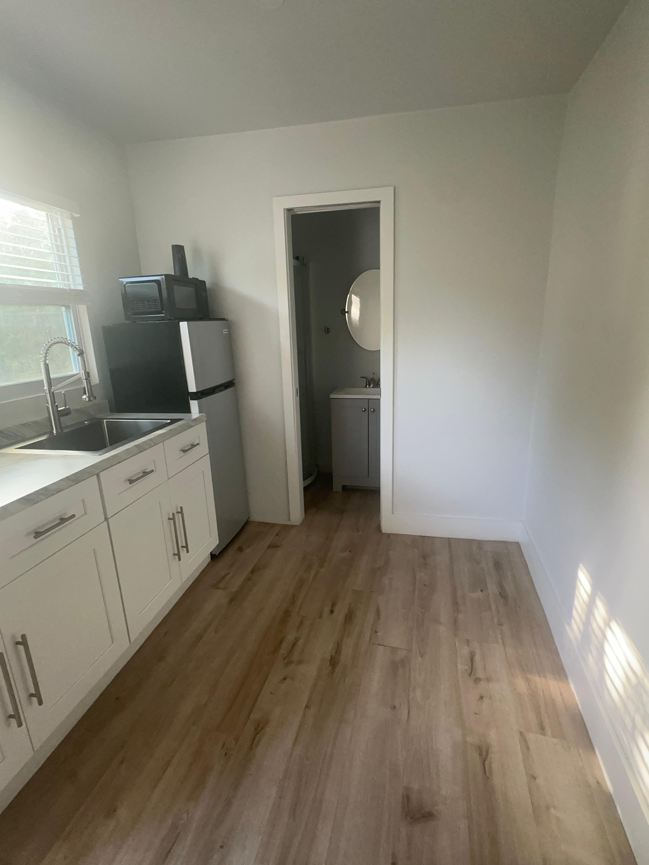 Rento Estudio  con excelente ubicación en Miami   $1.550 · $ 1.550 · Thays León  | Asesora Inmobiliaria 2