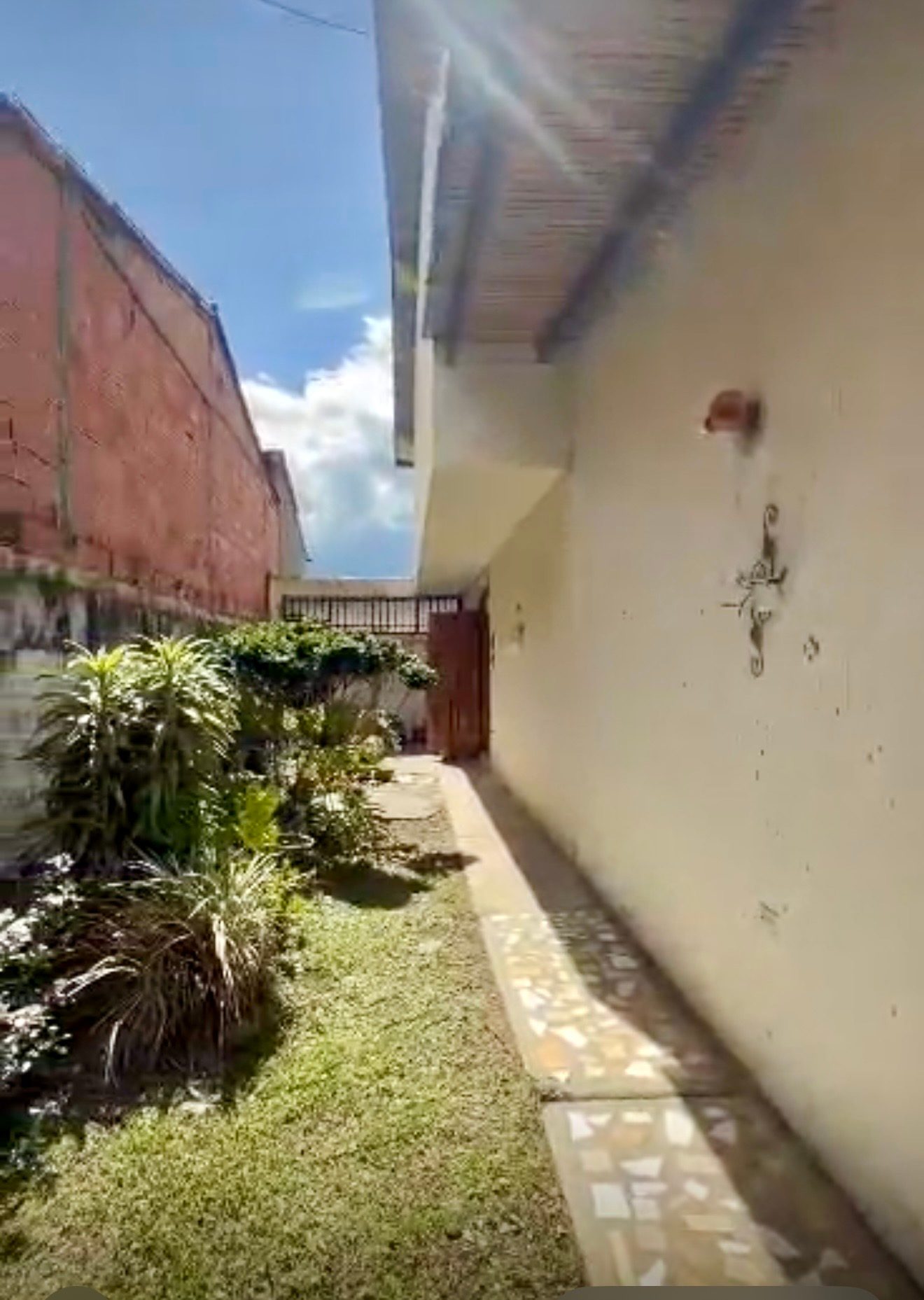Quinta de 2 niveles. Av. Andrés Bello,  Urb. San Cristóbal. Mérida. Vzla.   M-41 · $ 140.000 · Thays León  | Asesora Inmobiliaria 27