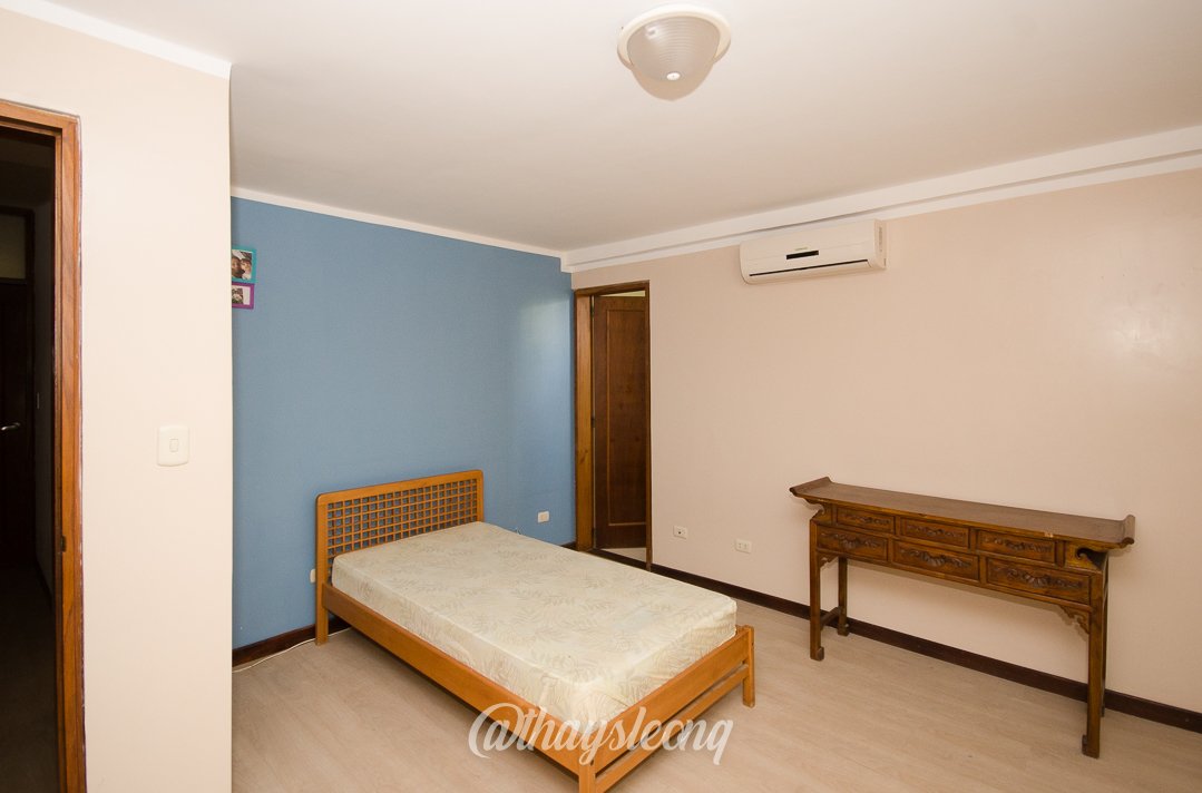 Casa de 4 niveles , con vista al Ávila en Urb. Miranda, Caracas. (Tanque de agua 15mil Ltrs.) · $ 275.000 · Thays León | Asesora Inmobiliaria 21