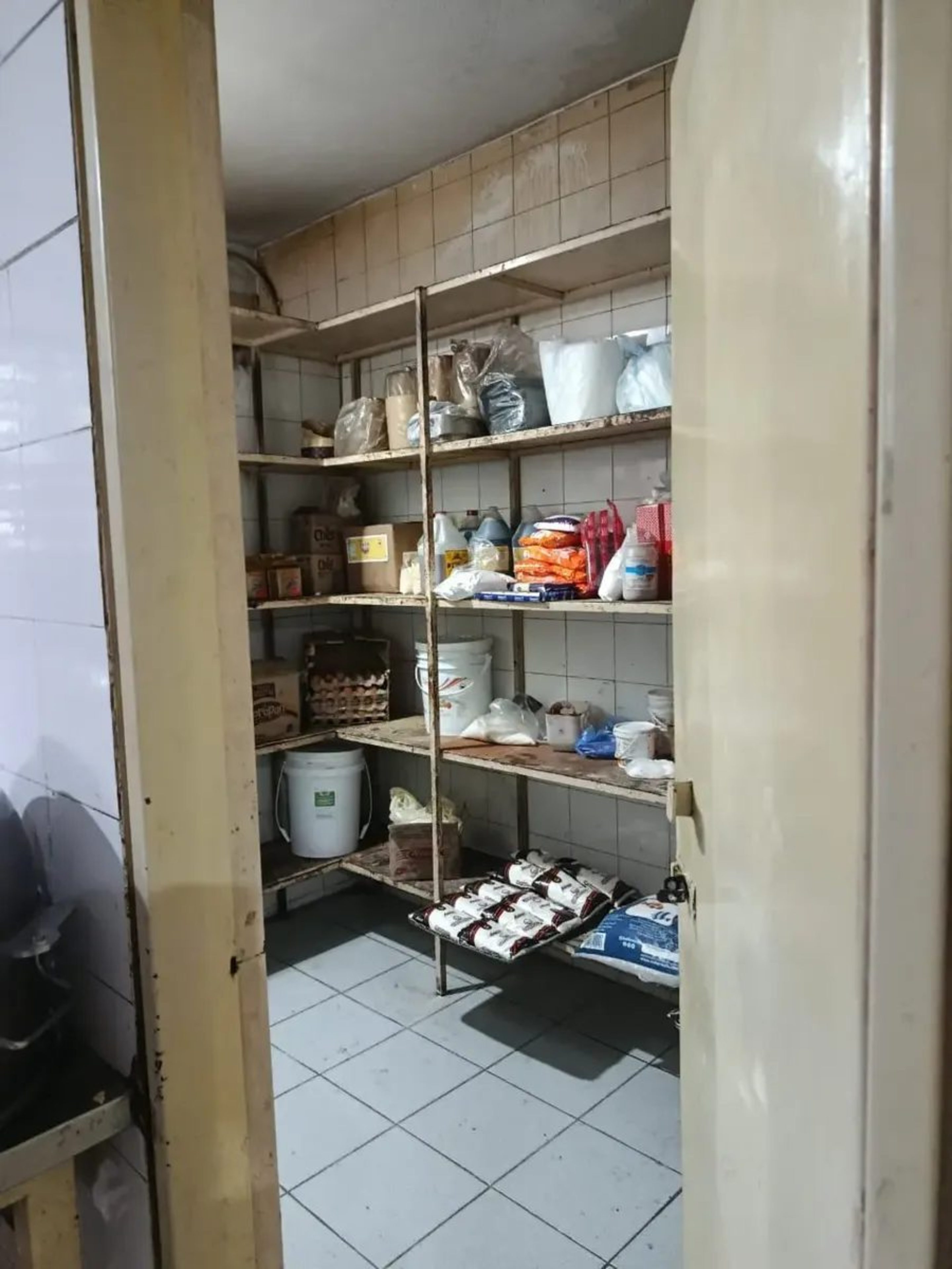 Edificio Comercial e Industrial con Fondo de Comercio Activo (PANADERÍA), Av. Baralt.  Caracas.   (Iv) · $ 700.000 · Thays León  | Asesora Inmobiliaria 12