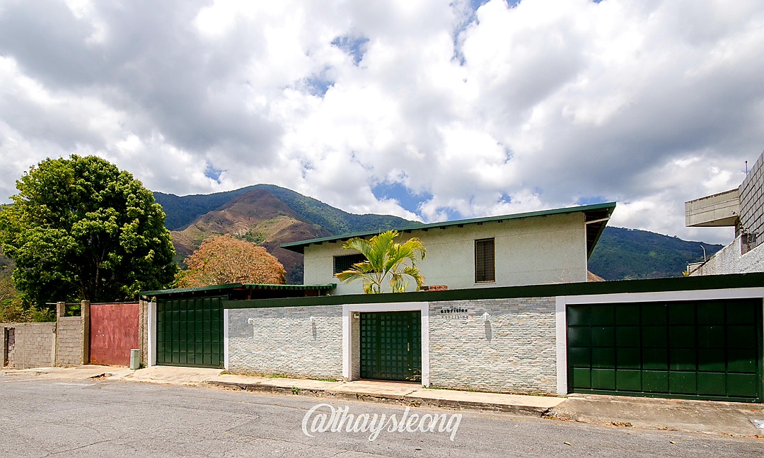 Casa de 4 niveles , con vista al Ávila en Urb. Miranda, Caracas. (Tanque de agua 15mil Ltrs.) · $ 275.000 · Thays León | Asesora Inmobiliaria 3