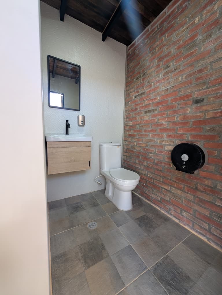 Local Comercial a estrenar en el centro de Mérida.Av. 2 en Mérida, Venezuela - $ 95.000 6