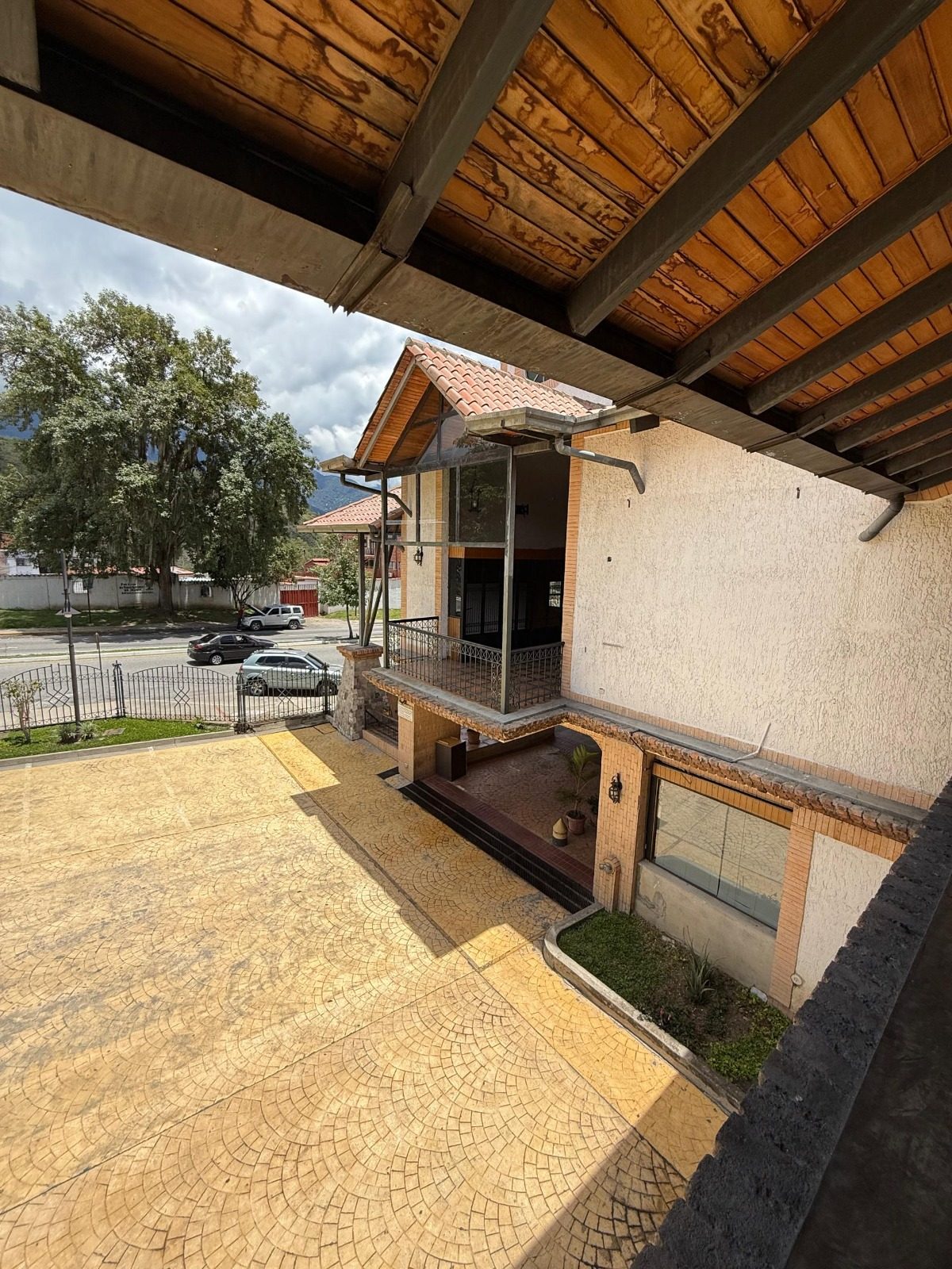 Oportunidad de Inversión Comercial: Local de 86 m² con Mezzanina en La Vuelta de Lola $70K Mérida. Venezuela.   M-870 · $ 70.000 · Thays León  | Asesora Inmobiliaria 7