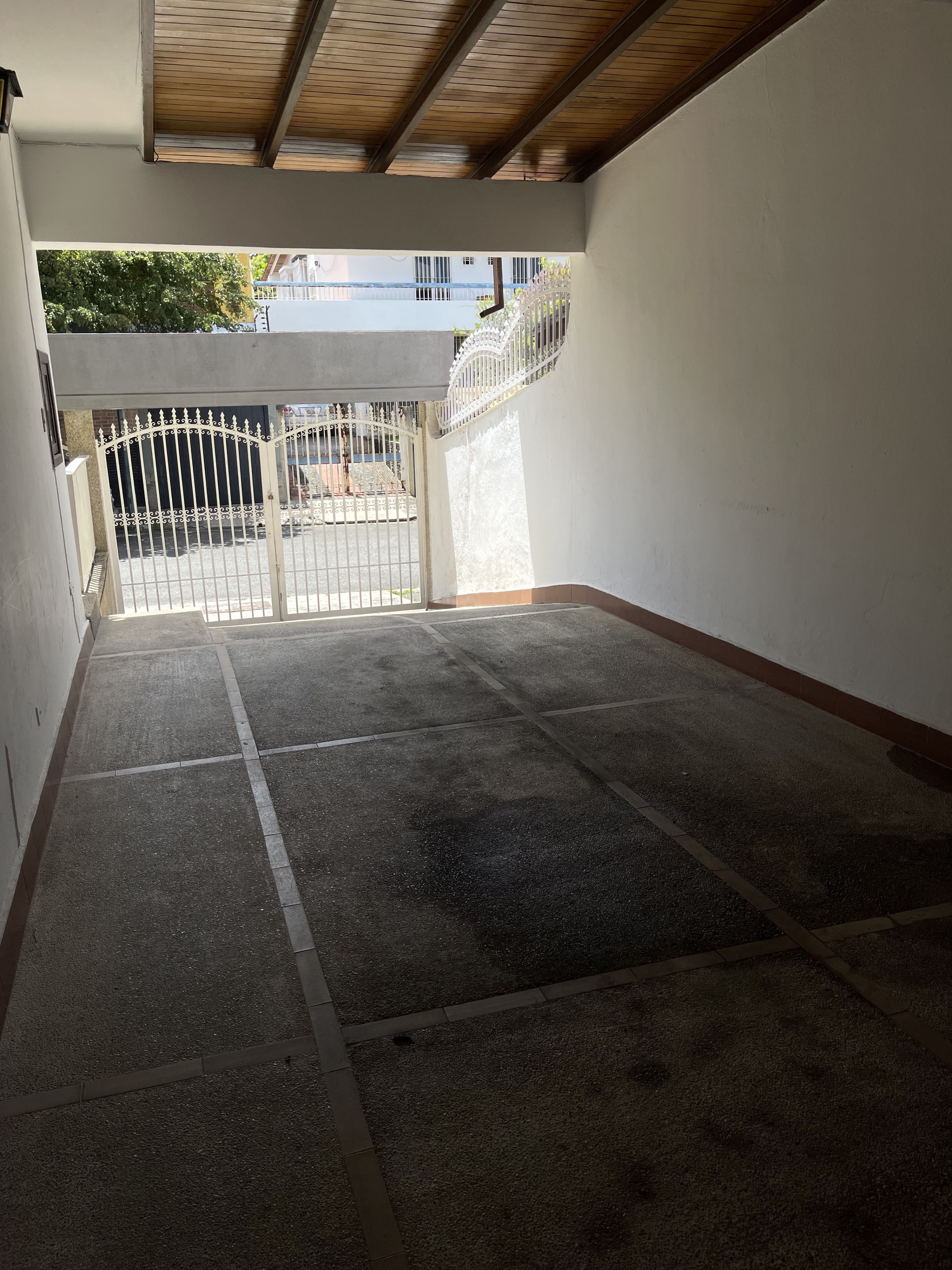 Casa amoblada  en Venta |Macaracuay. Caracas. Venezuela.  (G). · $ 350.000 · Thays León  | Asesora Inmobiliaria 18