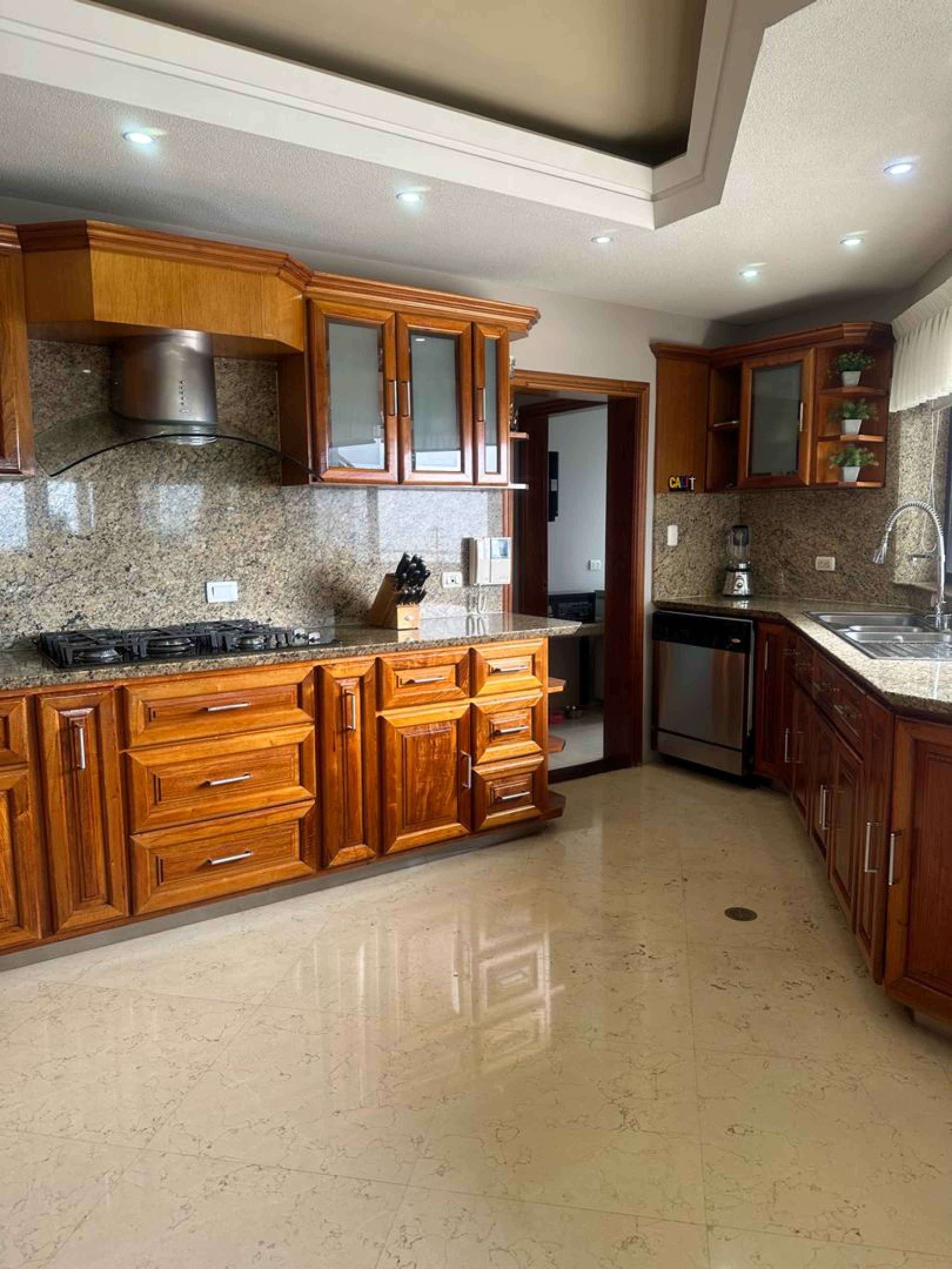 QUINTA  amoblada . 1.200 M2  Terreno, vía JAJÍ,  en la ciudad de Mérida. Venezuela .    (M-651) · $ 300.000 · Thays León  | Asesora Inmobiliaria 12