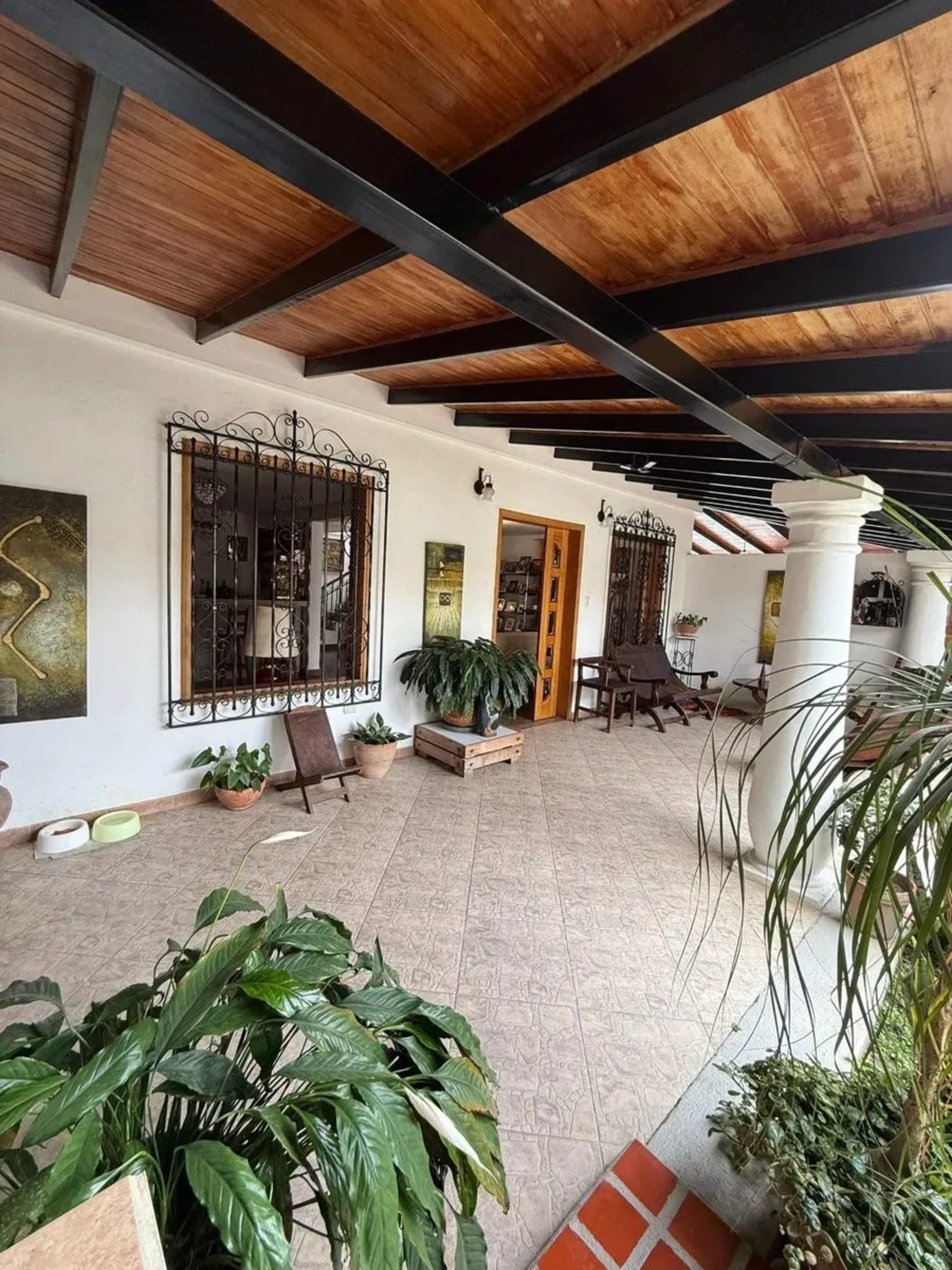 Casa de 2 niveles con piscina, en la Av. Los Próceres, Mérida. Venezuela · $ 490.000 · Thays León | Asesora Inmobiliaria 2