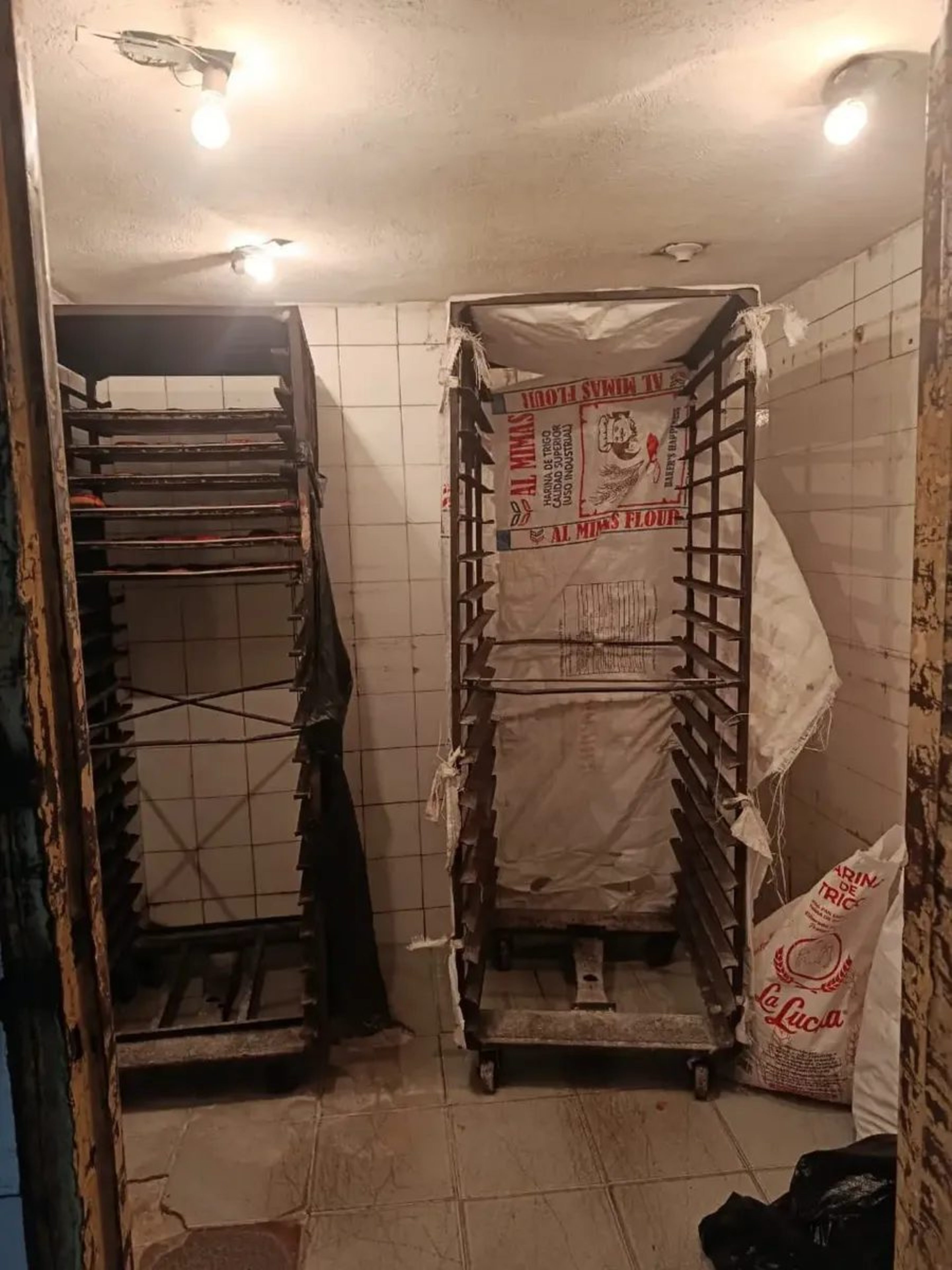 Edificio Comercial e Industrial con Fondo de Comercio Activo (PANADERÍA), Av. Baralt.  Caracas.   (Iv) · $ 700.000 · Thays León  | Asesora Inmobiliaria 5