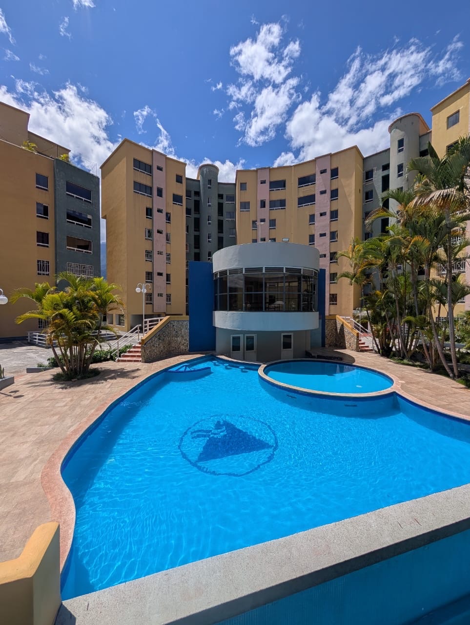 Estilo Resort/Club en la montaña. Apartamento en venta, Neblina Club, La Hechicera, Mérida. (T/M) · $ 110.000 · Thays León | Asesora Inmobiliaria 1