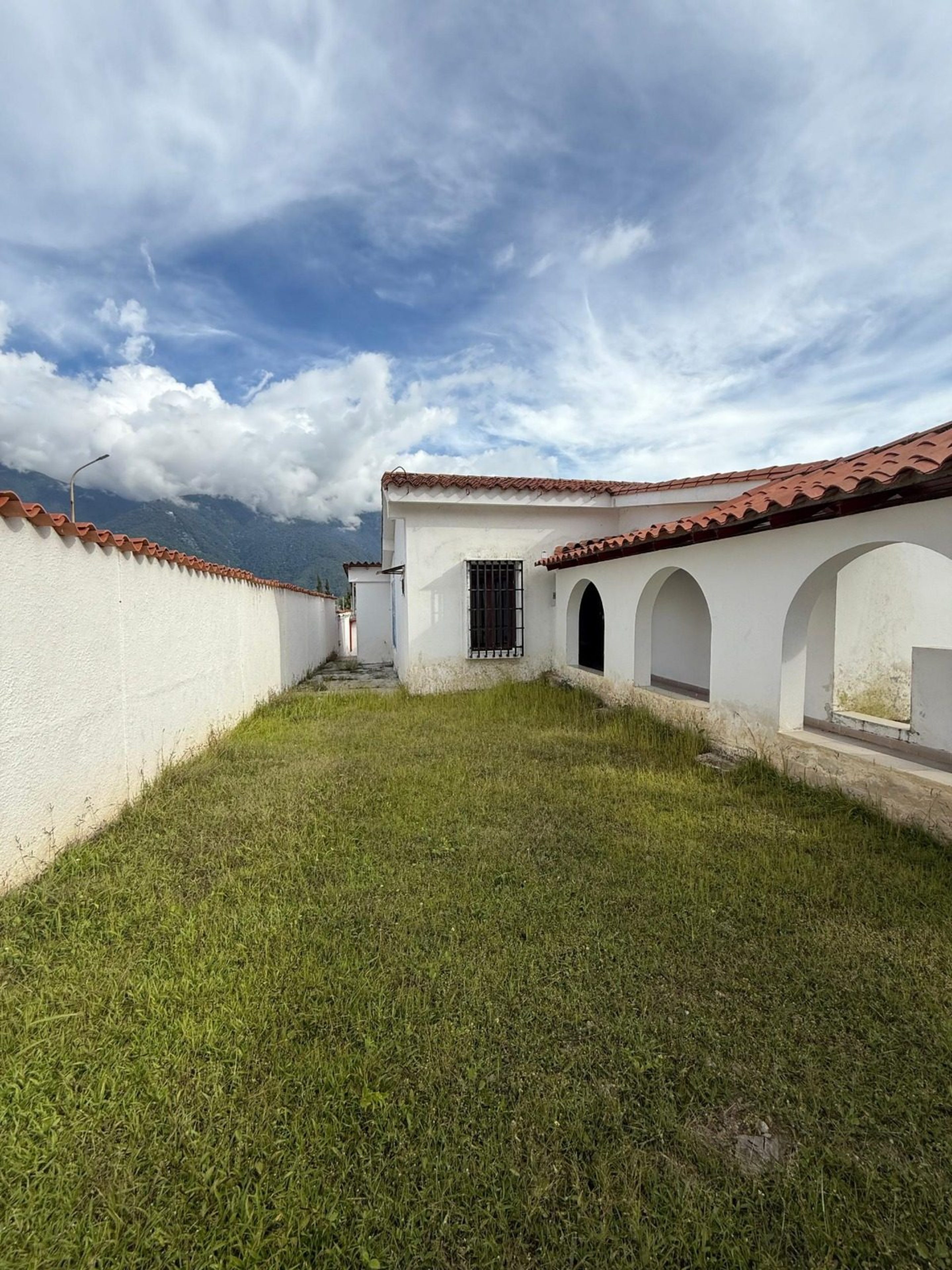 Exclusiva Casa con Gran Potencial Residencial e Inmobiliario en Urb. Santa Ana, Mérida , Venezuela M-6-37 · $ 120.000 · Thays León | Asesora Inmobiliaria 3