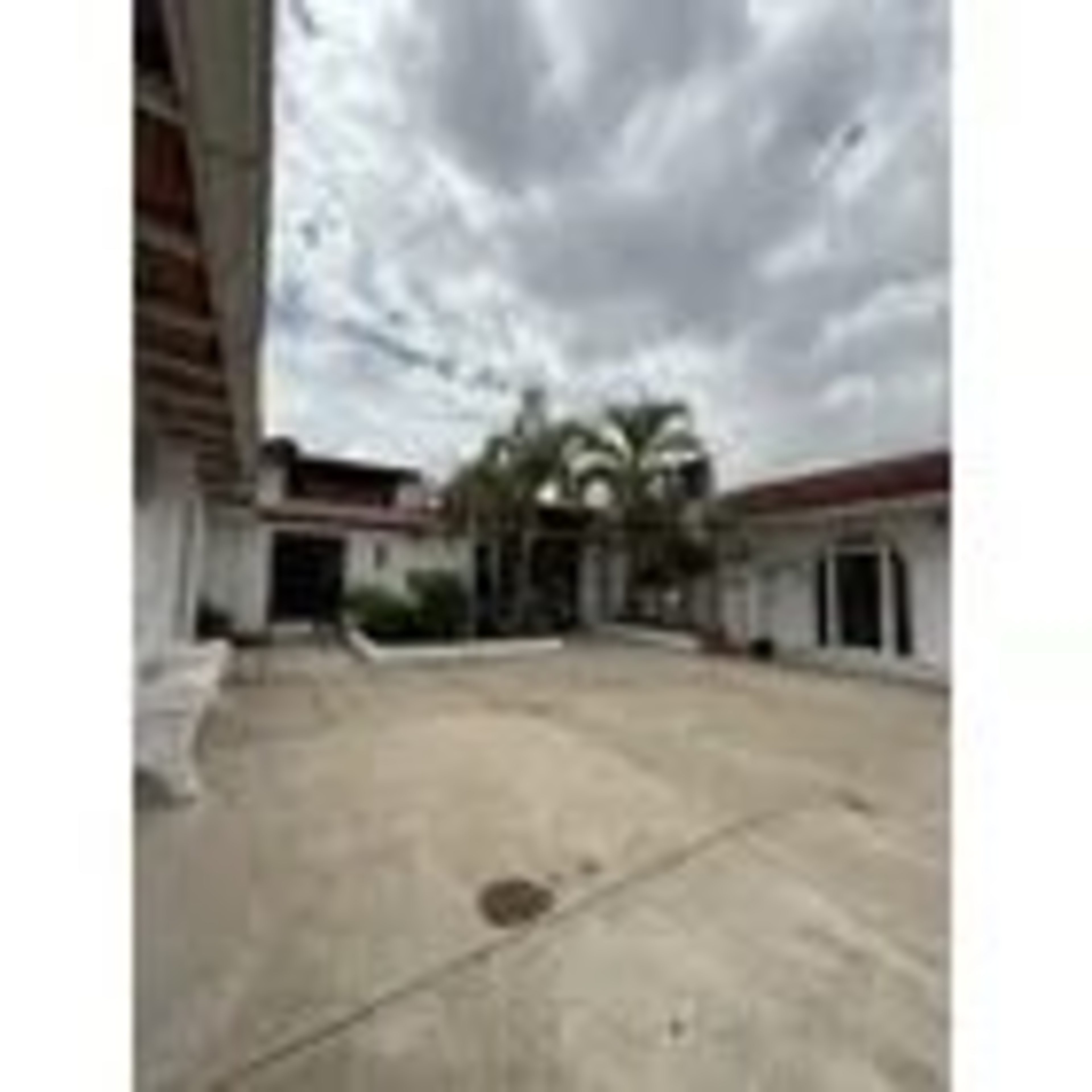 Casa de 2 niveles con piscina, en la Av. Los Próceres, Mérida. Venezuela · $ 490.000 · Thays León | Asesora Inmobiliaria 18