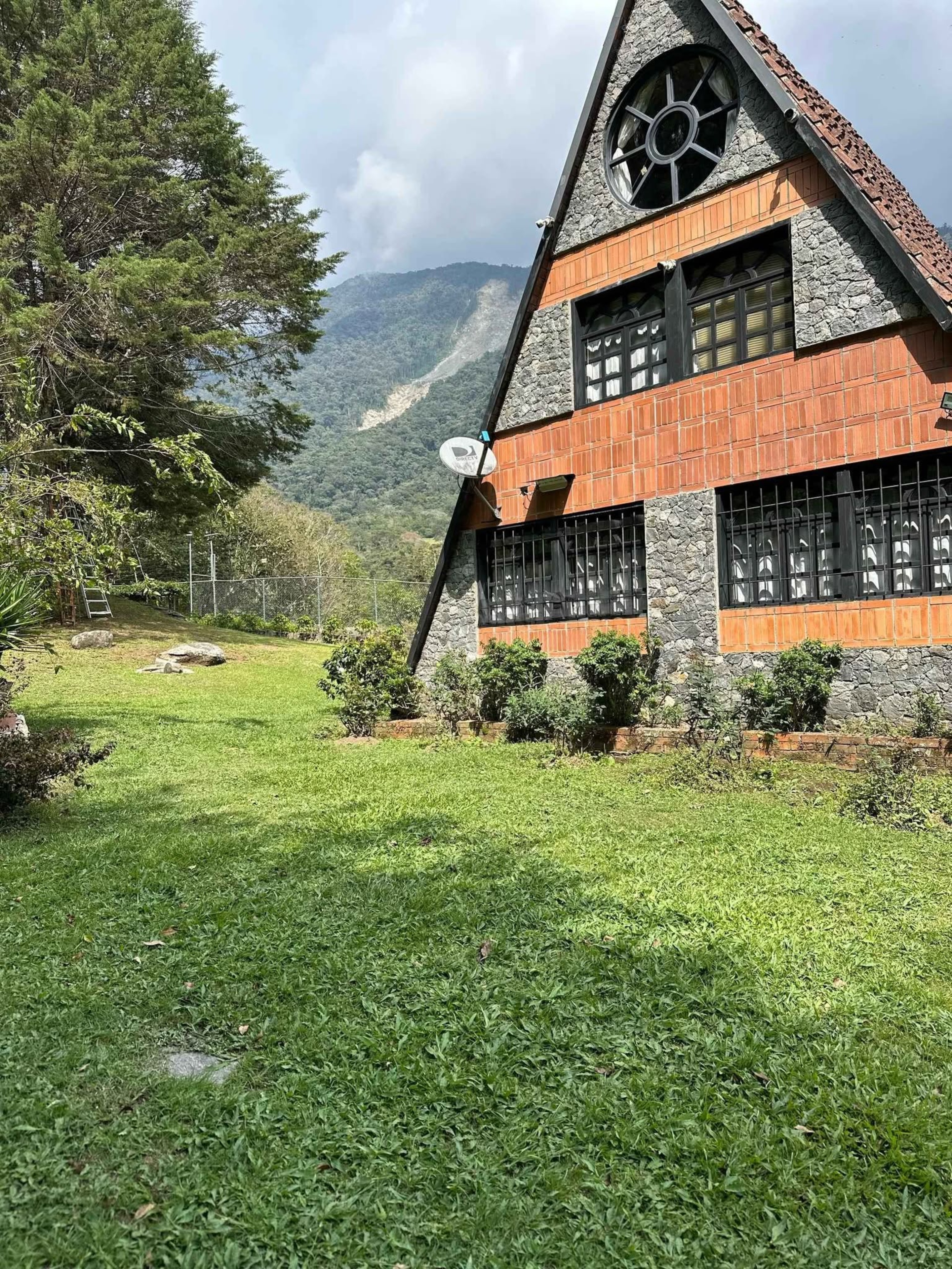 Cabañas (2) con 3 hectáreas de terreno en El Valle, Mérida., Venezuela. · $ 160.000 · Thays León | Asesora Inmobiliaria 2