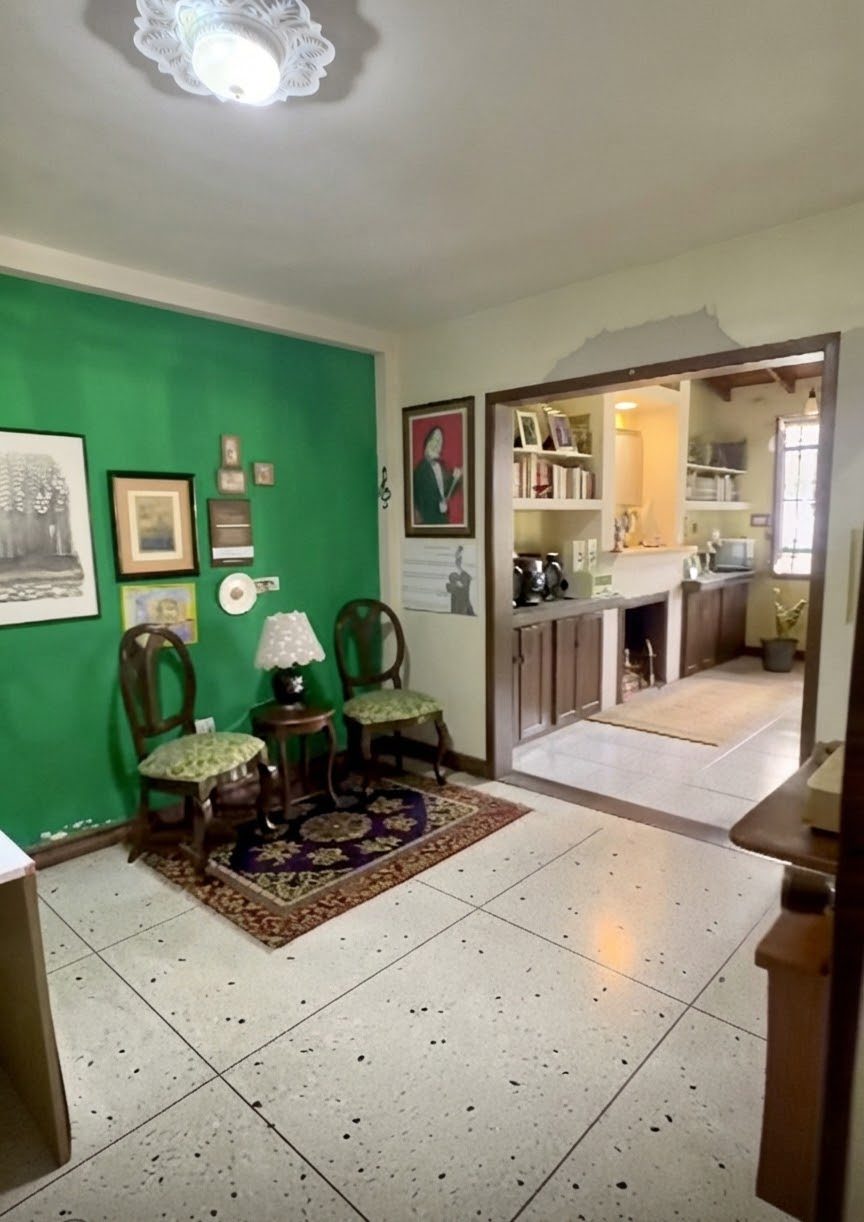 Quinta de 2 niveles. Av. Andrés Bello,  Urb. San Cristóbal. Mérida. Vzla.   M-41 · $ 140.000 · Thays León  | Asesora Inmobiliaria 5