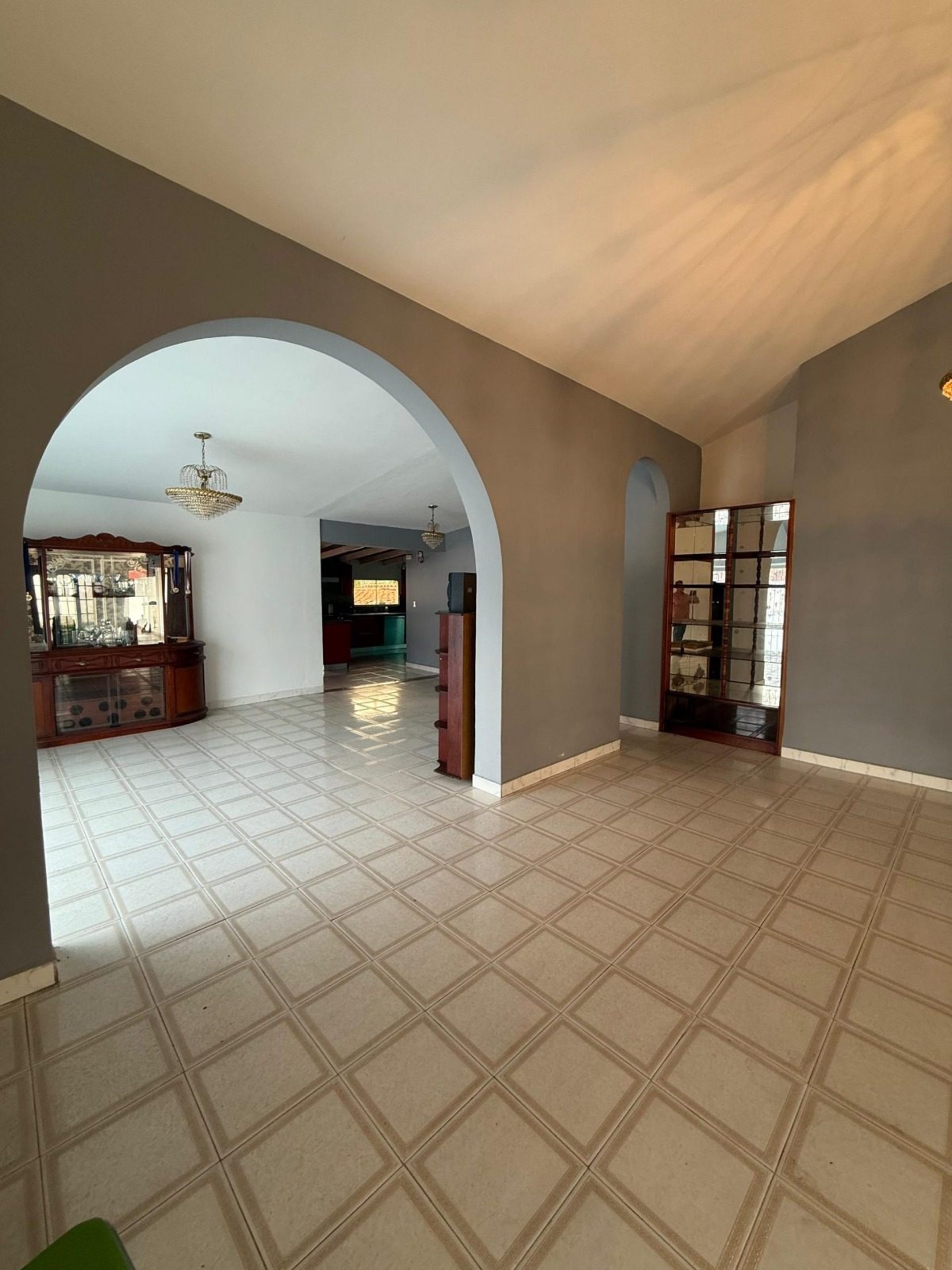 Exclusiva Casa con Gran Potencial Residencial e Inmobiliario en Urb. Santa Ana, Mérida , Venezuela M-6-37 · $ 120.000 · Thays León | Asesora Inmobiliaria 4
