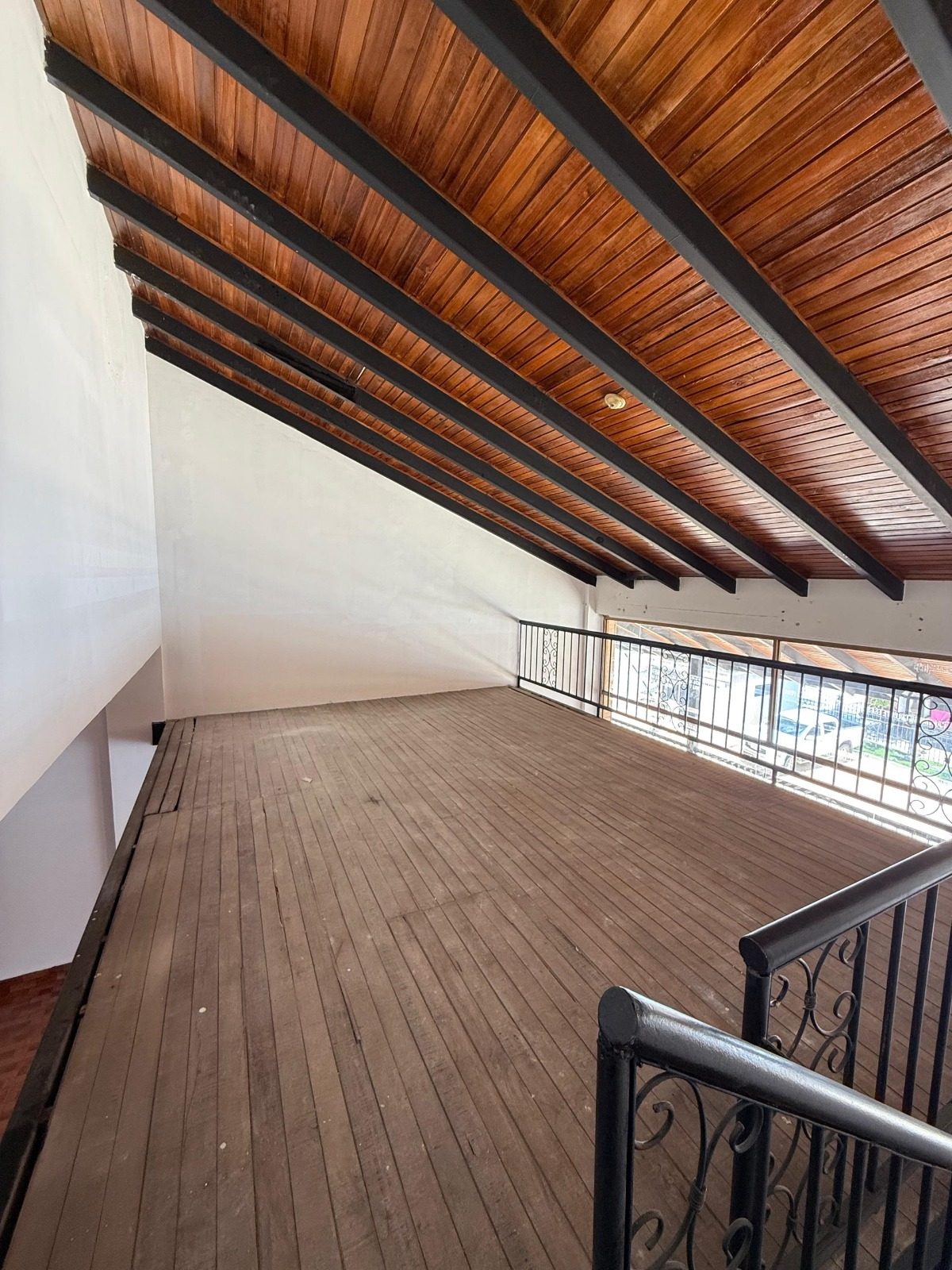 Oportunidad de Inversión Comercial: Local de 86 m² con Mezzanina en La Vuelta de Lola $70K Mérida. Venezuela.   M-870 · $ 70.000 · Thays León  | Asesora Inmobiliaria 2