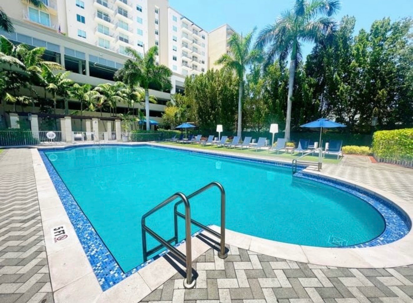 Rento Apartamento 2h1b.1p |$2.850       33135 (R) · $ 2.850 · Thays León  | Asesora Inmobiliaria
