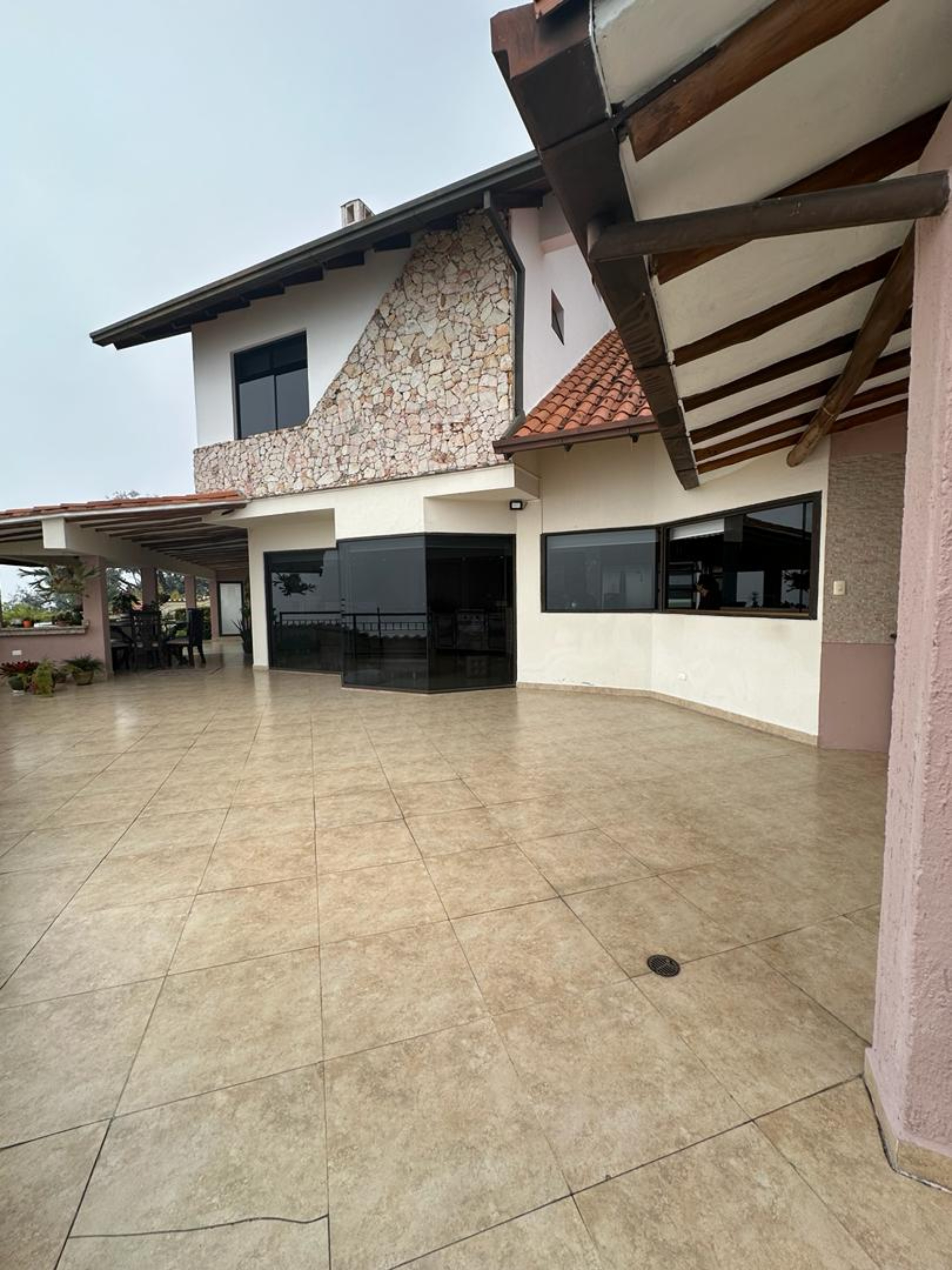 QUINTA  amoblada . 1.200 M2  Terreno, vía JAJÍ,  en la ciudad de Mérida. Venezuela .    (M-651) · $ 300.000 · Thays León  | Asesora Inmobiliaria 2
