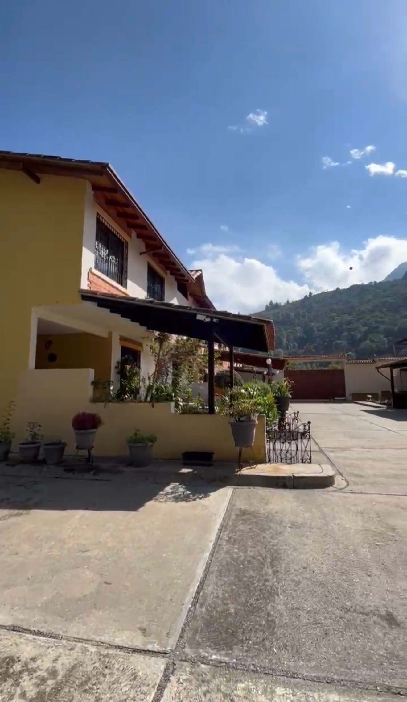 Exclusivo Townhouse con vista a la Sierra Nevada. La Pedregosa Media. Mérida Venezuela (M-111) · $ 115.000 · Thays León | Asesora Inmobiliaria 14