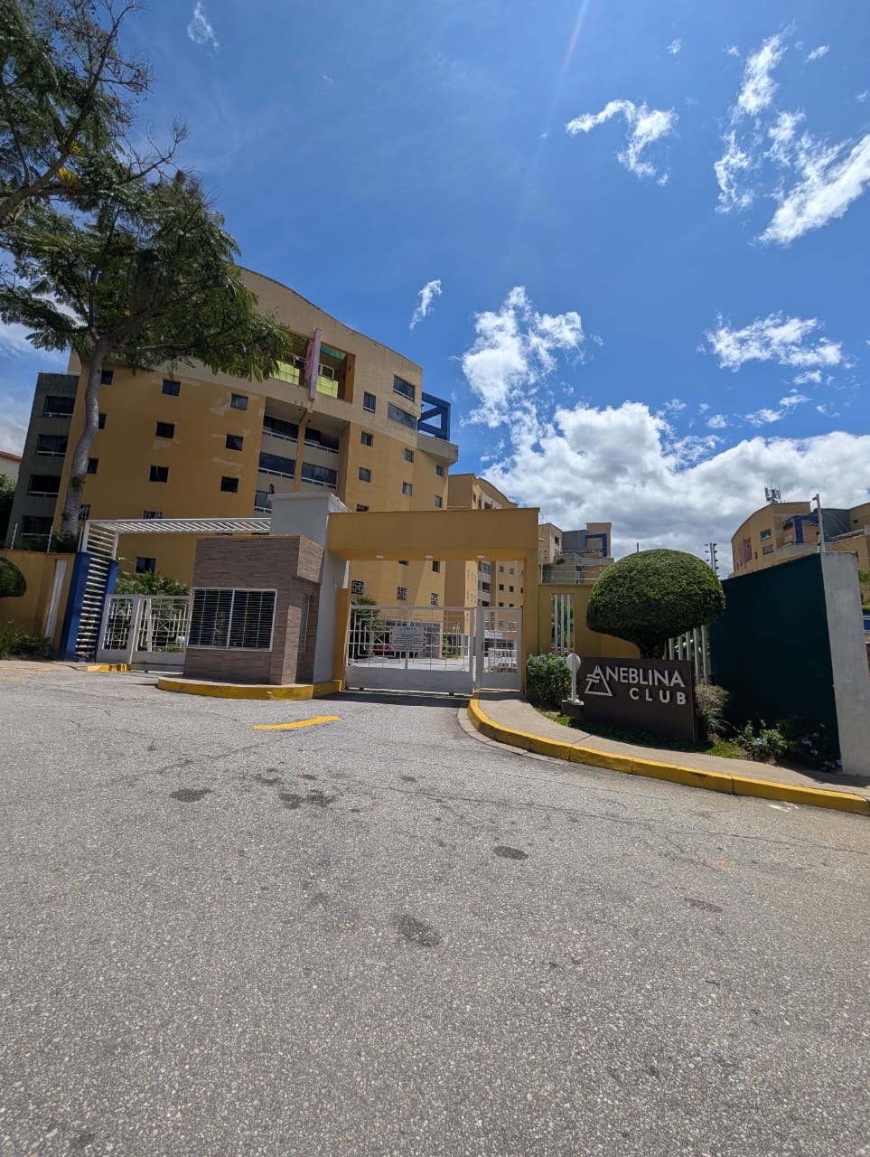 Estilo Resort/Club en la montaña. Apartamento en venta, Neblina Club, La Hechicera, Mérida. (T/M) · $ 110.000 · Thays León | Asesora Inmobiliaria 34
