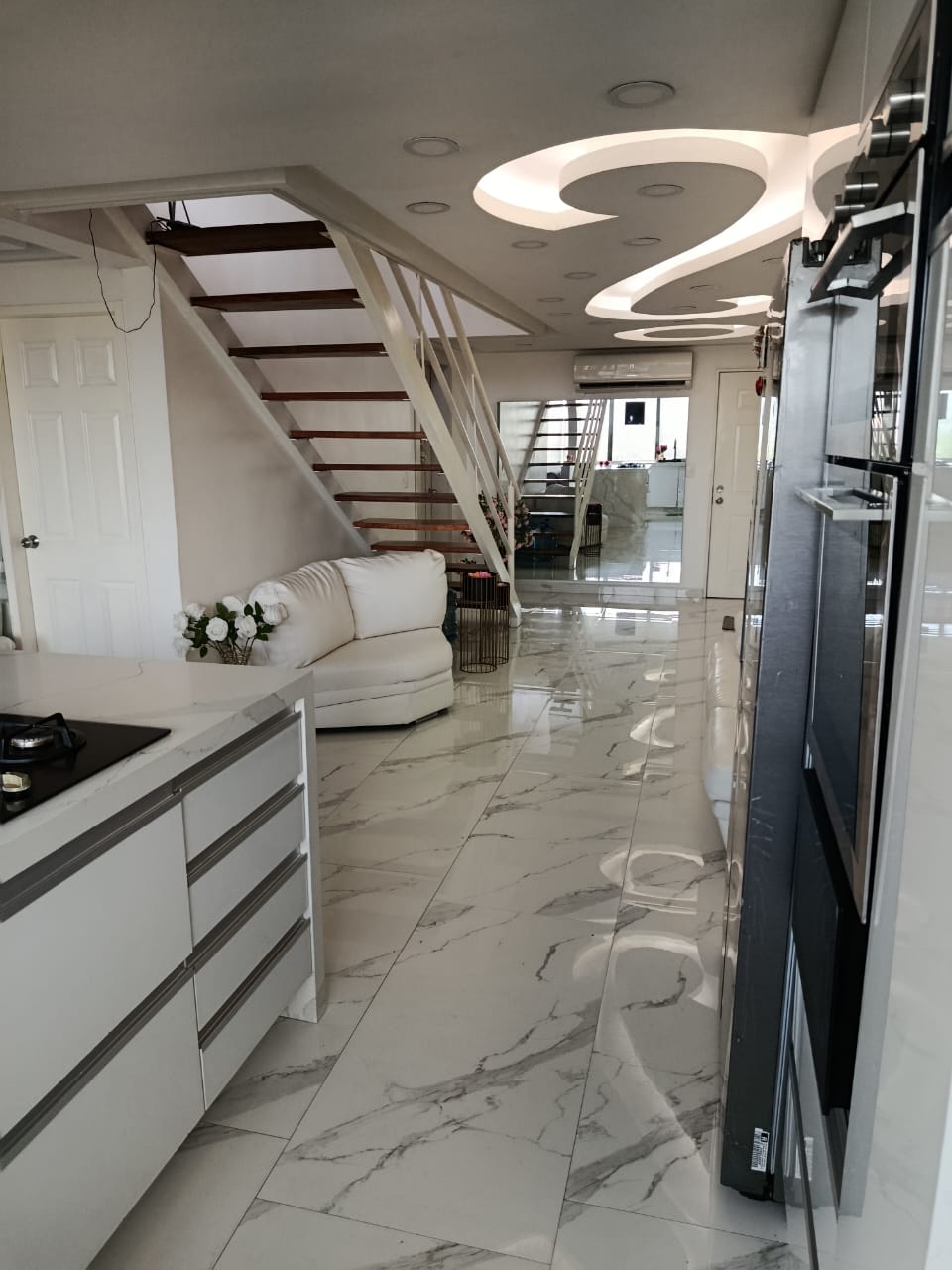Buenaventura Suites, Penthouse Dúplex  de lujo. Guarenas. Venezuela. · $ 170.000 · Thays León  | Asesora Inmobiliaria 4
