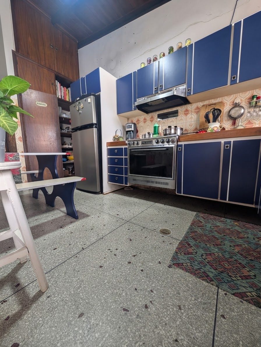 Quinta de 2 niveles. Av. Andrés Bello,  Urb. San Cristóbal. Mérida. Vzla.   M-41 · $ 140.000 · Thays León  | Asesora Inmobiliaria 15