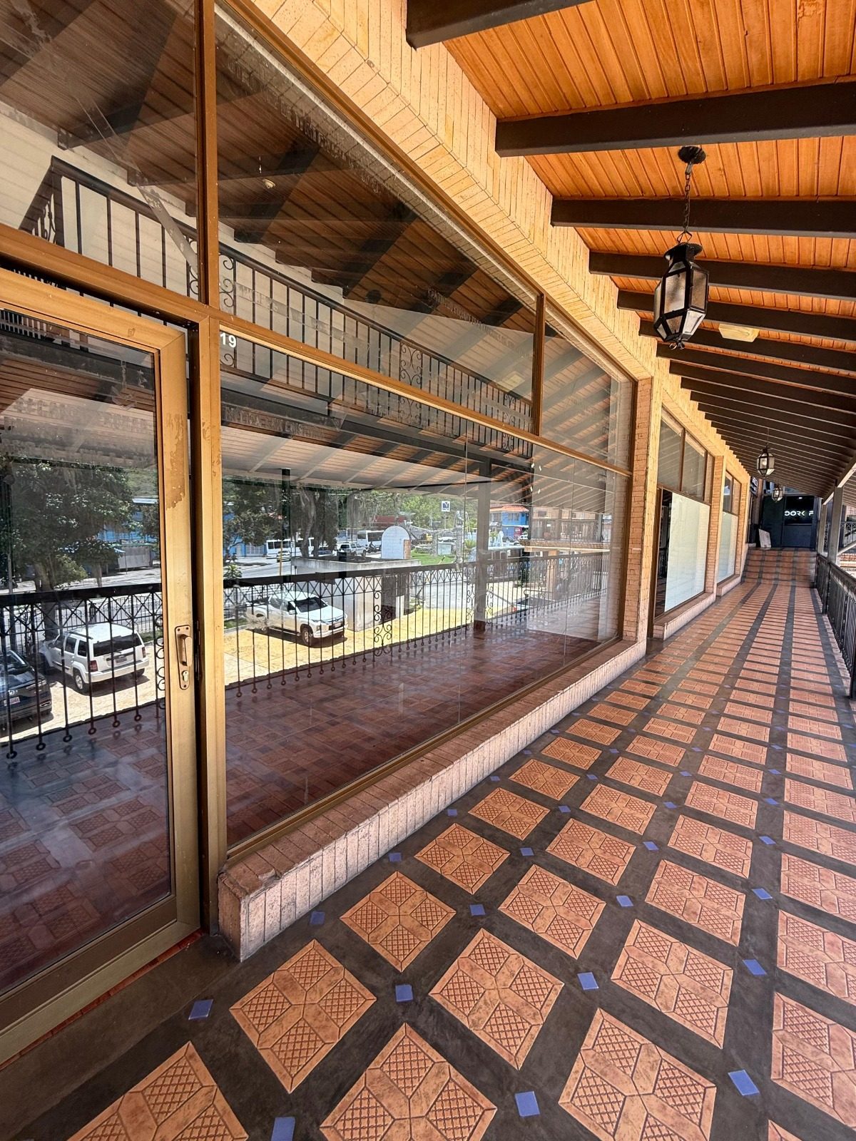 Oportunidad de Inversión Comercial: Local de 86 m² con Mezzanina en La Vuelta de Lola $70K Mérida. Venezuela.   M-870 · $ 70.000 · Thays León  | Asesora Inmobiliaria 5