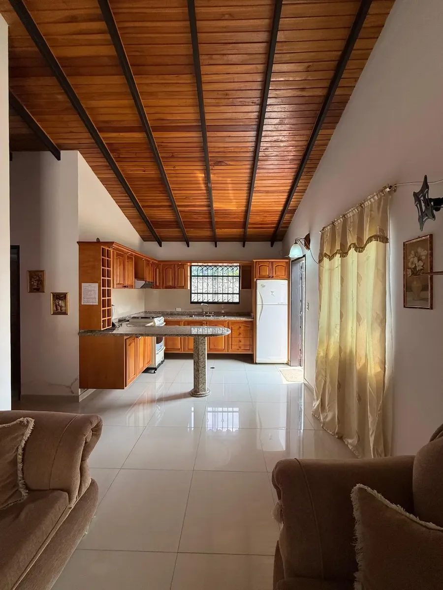 Casa en Los LLanitos de Tabay. 3h.2b.2p. Mérida. Vzla. M-6-26 · $ 55.000 · Thays León | Asesora Inmobiliaria 1