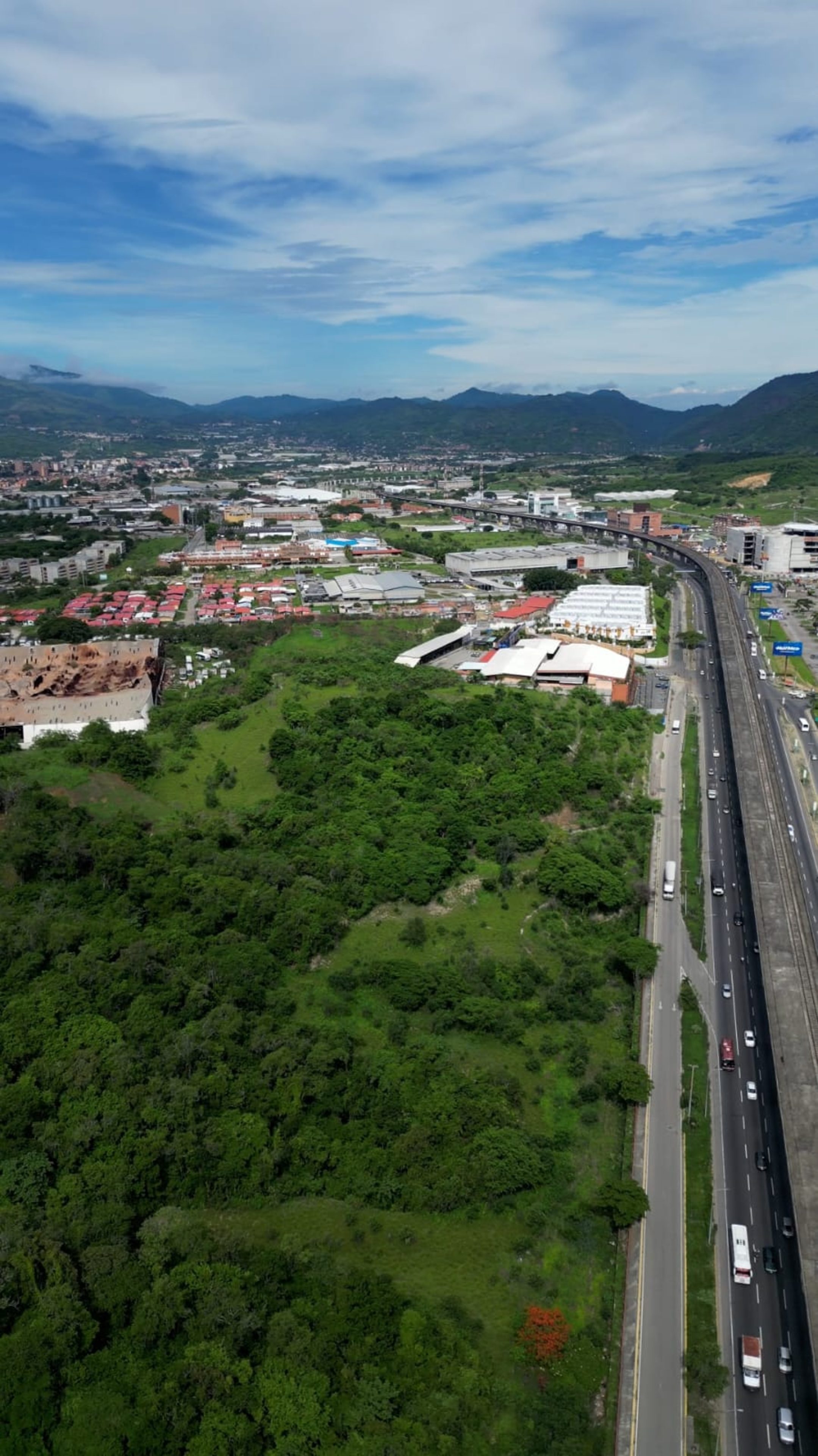 Terreno Top en Guarenas frente a Makro y Farmatodo. (M2: 53..351 ) Venezuela. · $ 2.000.000 · Thays León  | Asesora Inmobiliaria 4