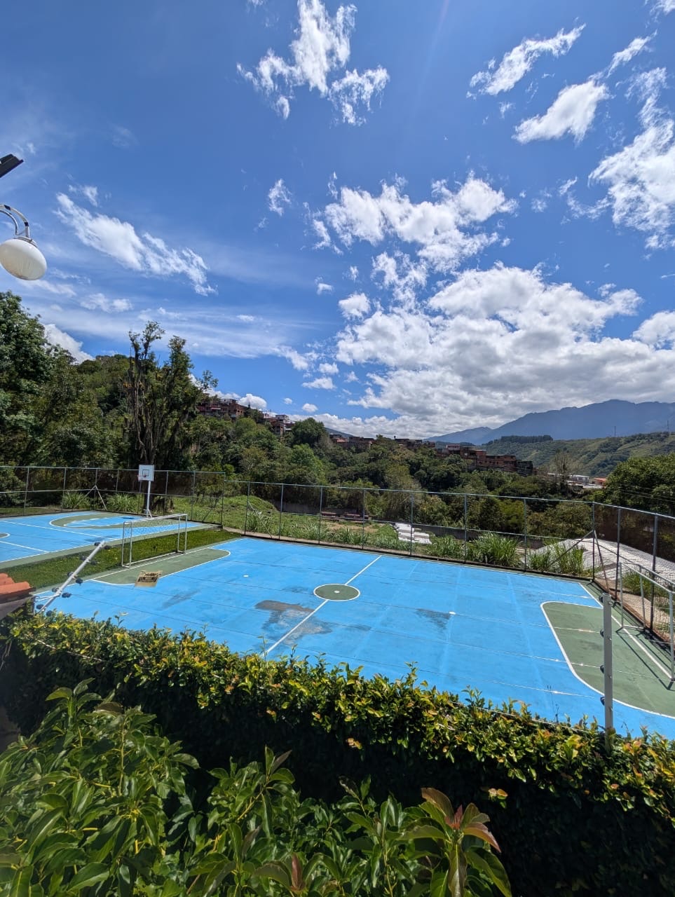 Estilo Resort/Club en la montaña. Apartamento en venta, Neblina Club, La Hechicera, Mérida. (T/M) · $ 110.000 · Thays León | Asesora Inmobiliaria 30